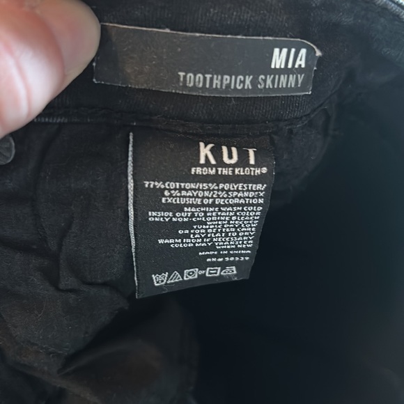 Kut from the Kloth Juniors size 6 Skinny Black faded jeans w/floral accents - Picture 10 of 10